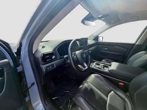 Used 2024 Honda Pilot Touring image 9