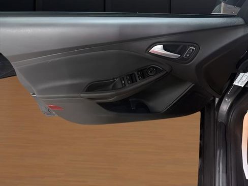 Used 2016 Ford Focus SE FWD image 11