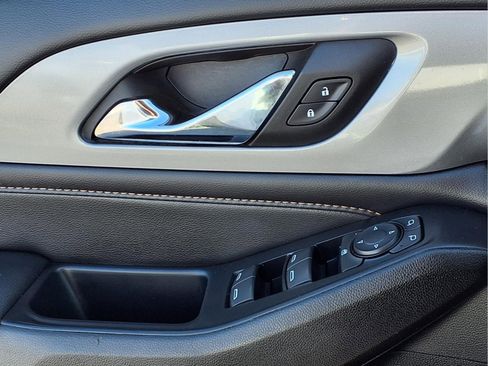 Used 2021 Chevrolet Traverse LS image 20