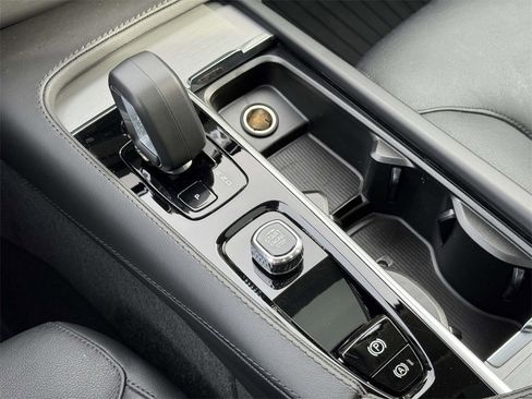 Certified 2024 Volvo XC90 B5 Core w/ Climate Package image 27