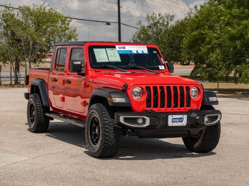 Used 2023 Jeep Gladiator Sport AWD/4WD image 2