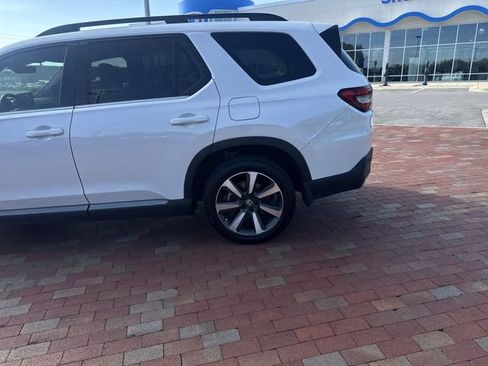 Used 2025 Honda Pilot Elite image 6