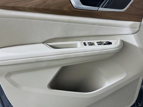 Used 2024 Volkswagen Atlas SE image 22