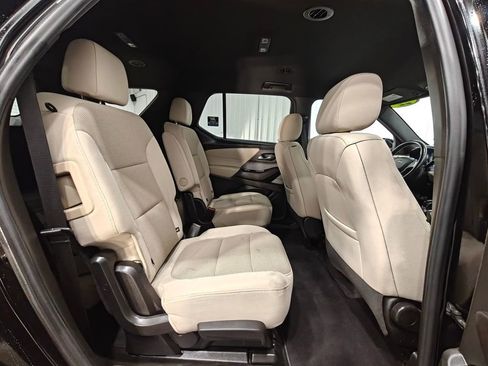 Used 2022 Chevrolet Traverse LT image 22