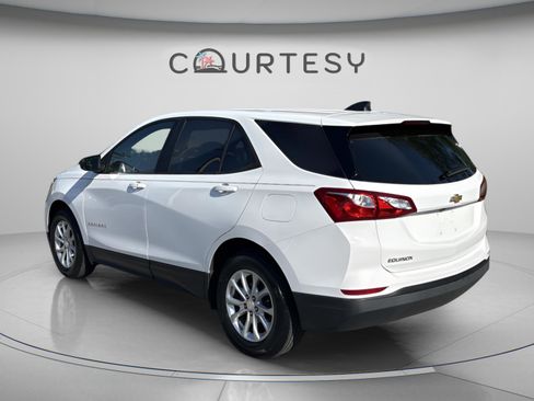 Used 2020 Chevrolet Equinox LS w/ LS Convenience Package FWD image 5