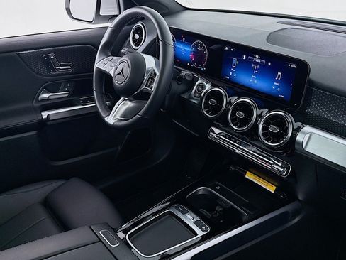 Certified 2026 Mercedes-Benz GLB 250 image 17