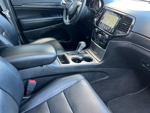 Used 2019 Jeep Grand Cherokee Limited w/ Luxury Group II image 18