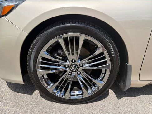 Used 2018 Honda Accord Touring image 15