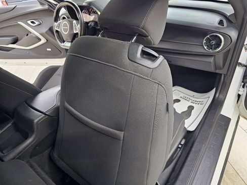 Used 2020 Chevrolet Camaro LT w/ Technology Package image 28