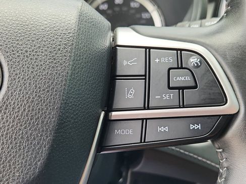 Used 2022 Toyota Highlander LE AWD/4WD image 21