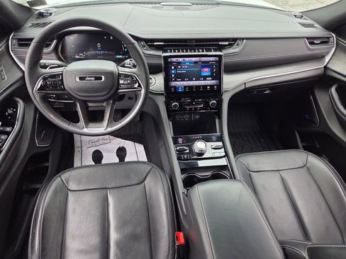 Used 2023 Jeep Grand Cherokee Overland AWD/4WD image 8