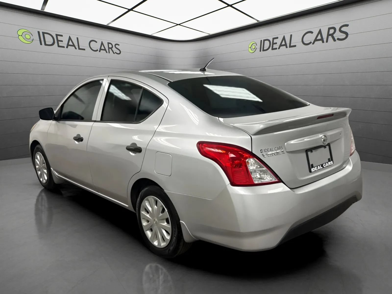 Used 2017 Nissan Versa S Plus FWD image 7