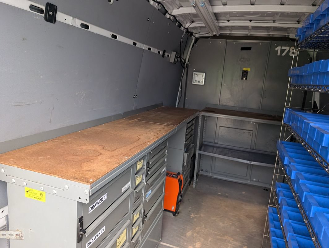 Used 2015 Mercedes-Benz Sprinter 2500 image 38