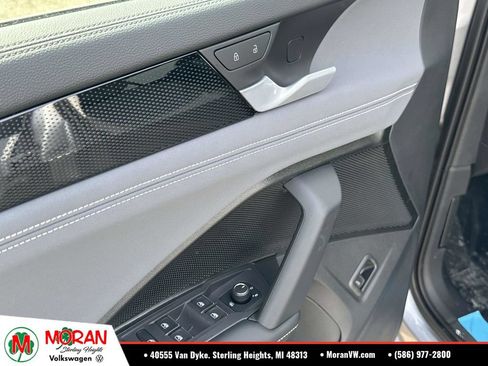 Used 2026 Volkswagen Tiguan SE AWD/4WD image 12