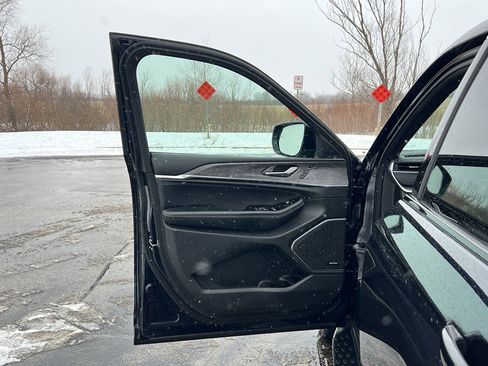 Used 2024 Jeep Grand Cherokee L Overland w/ Advanced Protech Group III image 12