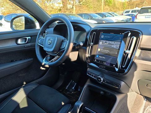 Used 2023 Volvo XC40 Recharge Plus w/ Protection Package Premier image 12