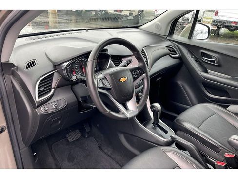 Used 2021 Chevrolet Trax LT w/ Driver Confidence Package AWD/4WD image 15