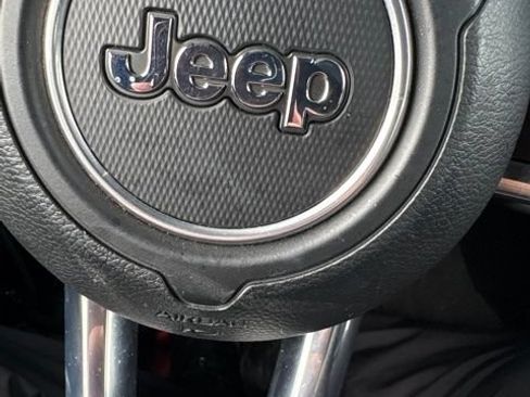 Used 2018 Jeep Wrangler Unlimited Rubicon AWD/4WD image 16