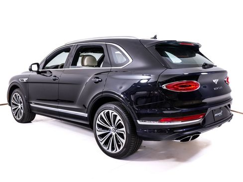 Used 2025 Bentley Bentayga AWD/4WD image 3
