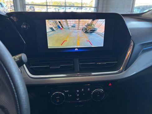 Used 2025 Chevrolet Trax LT image 23