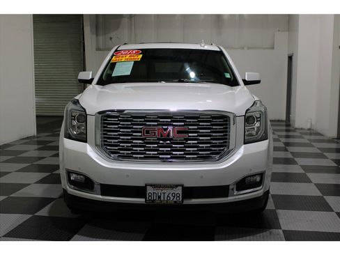 Used 2018 GMC Yukon XL Denali w/ Denali Ultimate Package image 2