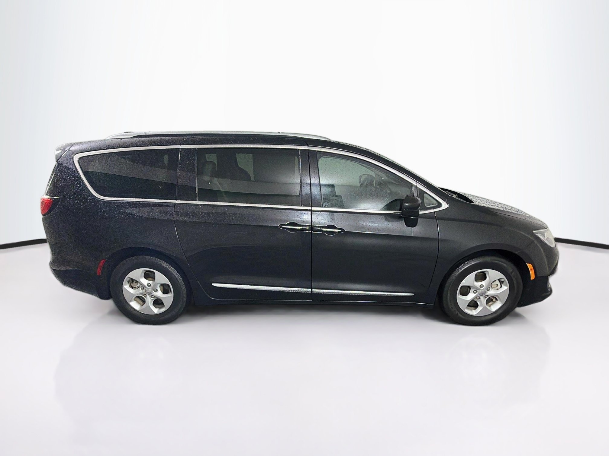 Used 2017 Chrysler Pacifica Touring-L Plus FWD image 10