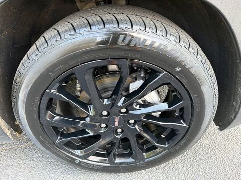 Used 2024 GMC Terrain SLE w/ Driver Convenience Package FWD image 12