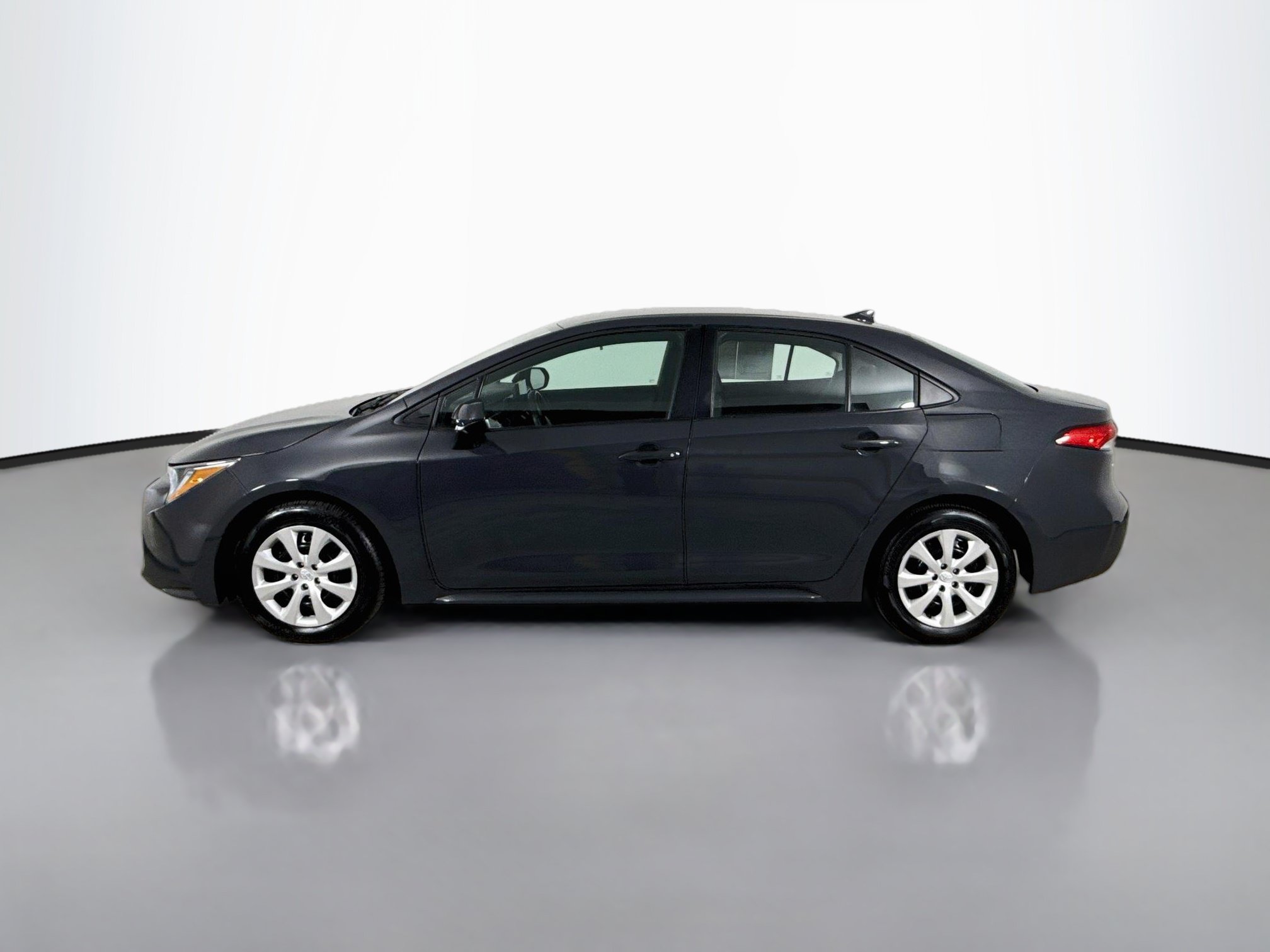 Certified 2025 Toyota Corolla LE FWD image 4