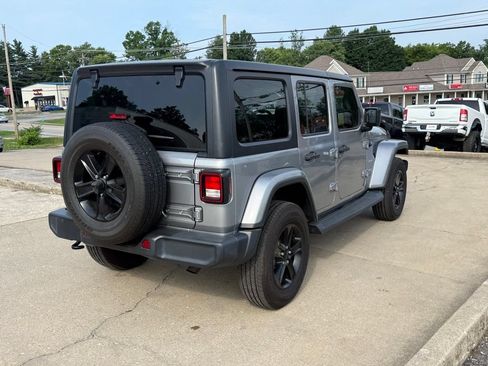 Used 2020 Jeep Wrangler Unlimited Sahara AWD/4WD image 6