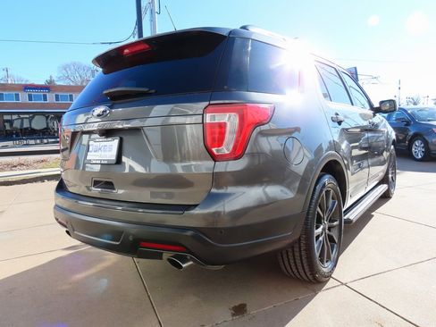 Used 2018 Ford Explorer XLT w/ Equipment Group 202A image 7