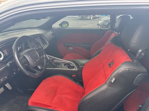 Used 2022 Dodge Challenger R/T Scat Pack RWD image 4