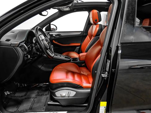 Used 2018 Porsche Macan GTS AWD/4WD image 30