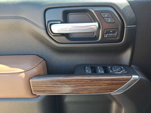 Used 2021 Chevrolet Silverado 1500 High Country w/ Technology Package image 15