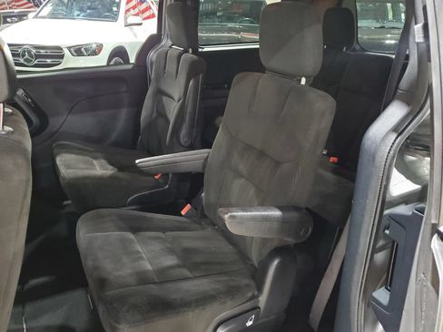 Used 2016 Dodge Grand Caravan SE FWD image 25