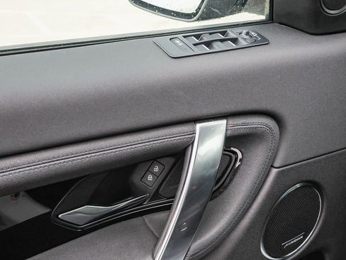 Used 2022 Land Rover Discovery Sport S image 32