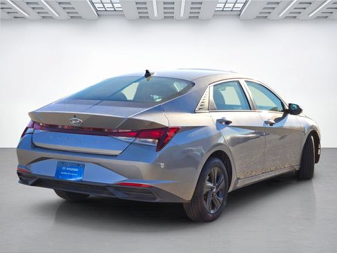 Certified 2022 Hyundai Elantra SEL w/ Convenience Package FWD image 4