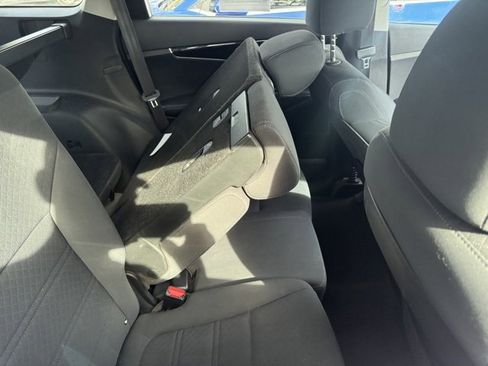 Certified 2019 Kia Sorento LX w/ LX Convenience Package image 3