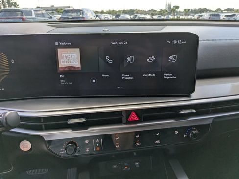 Certified 2025 Kia Sorento LX FWD image 23