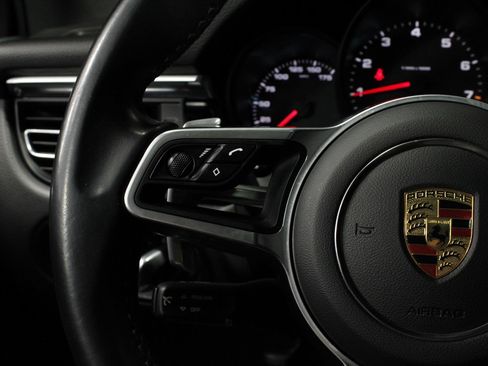 Certified 2021 Porsche Macan AWD/4WD image 25