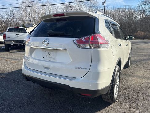 Used 2015 Nissan Rogue SV w/ SV Moonroof Package image 13
