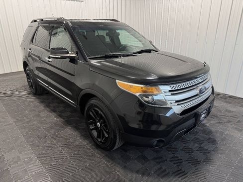 Used 2014 Ford Explorer XLT w/ Equipment Group 201A AWD/4WD image 2
