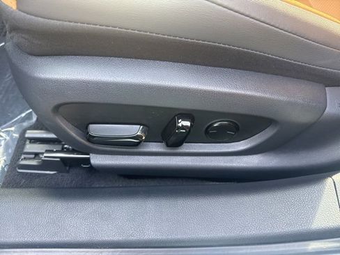 Certified 2025 Lexus ES 300h w/ Premium Package image 17