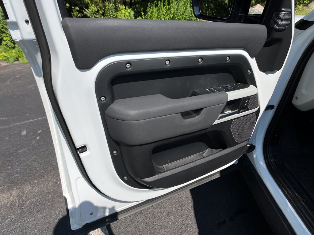 Used 2023 Land Rover Defender 110 SE AWD/4WD image 11