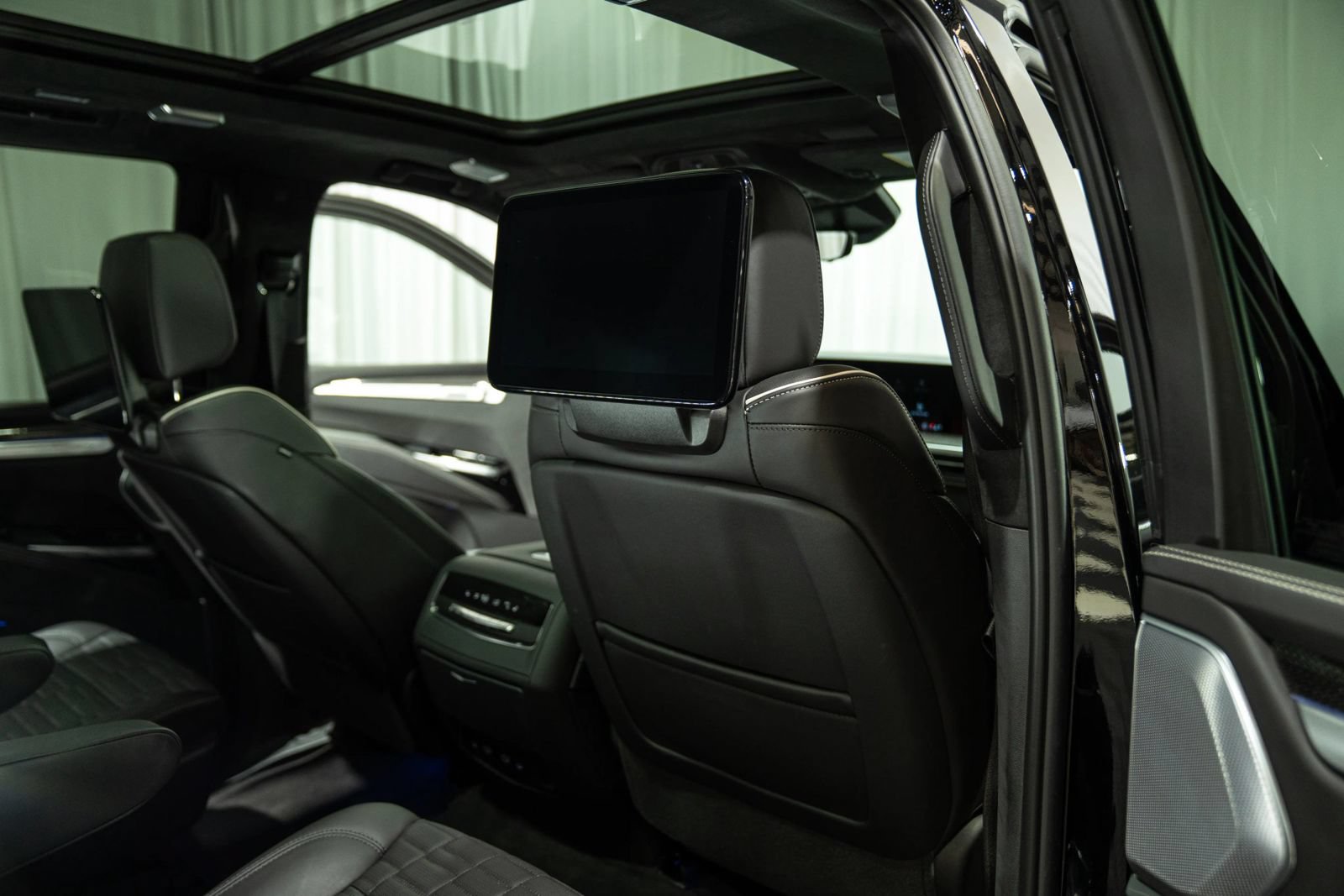 Used 2026 Cadillac Escalade V AWD/4WD image 17