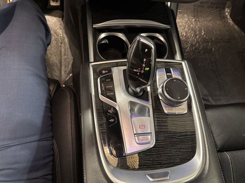 Used 2019 BMW 740i w/ M Sport Package image 19