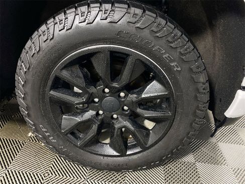 Used 2019 Chevrolet Silverado 1500 Custom w/ Custom Convenience Package image 10