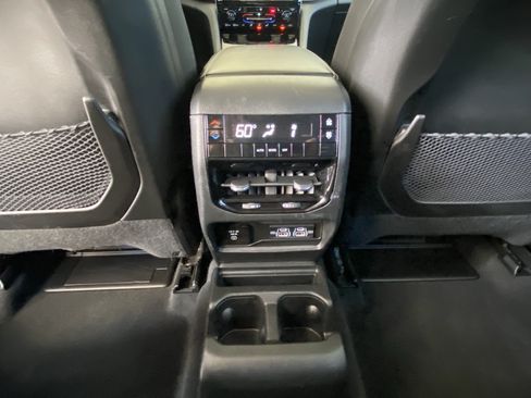 Used 2024 Jeep Grand Cherokee L Altitude AWD/4WD image 37