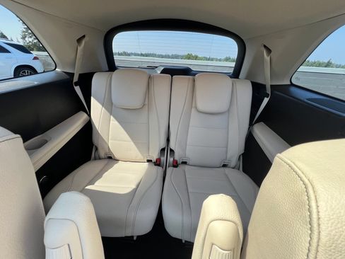Used 2024 Mercedes-Benz GLS 450 4MATIC image 18