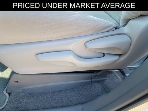 Used 2019 Toyota Sienna L w/ Carpet Mat Package FWD image 11