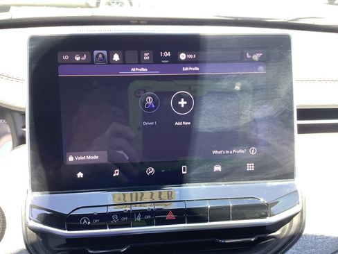 Used 2023 Jeep Compass Latitude w/ Sun and Sound Group image 17